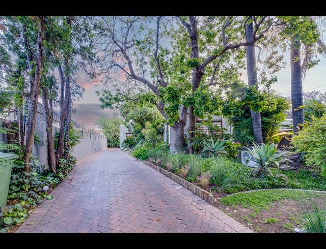 5 BEDROOM HOUSE FOR SALE IN LONEHILL
